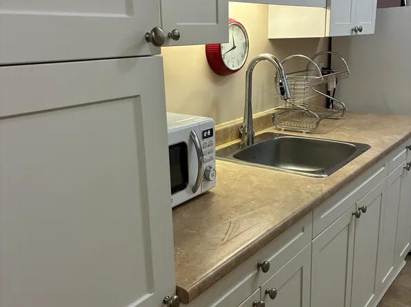 37 Moira St E #104, Belleville, ON K8P 2S3