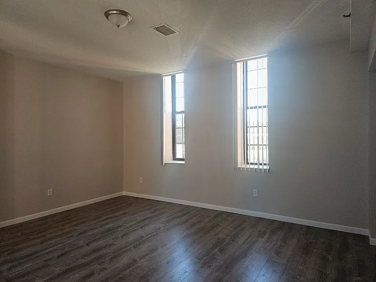 Border City Mills Apartments — Photo 45