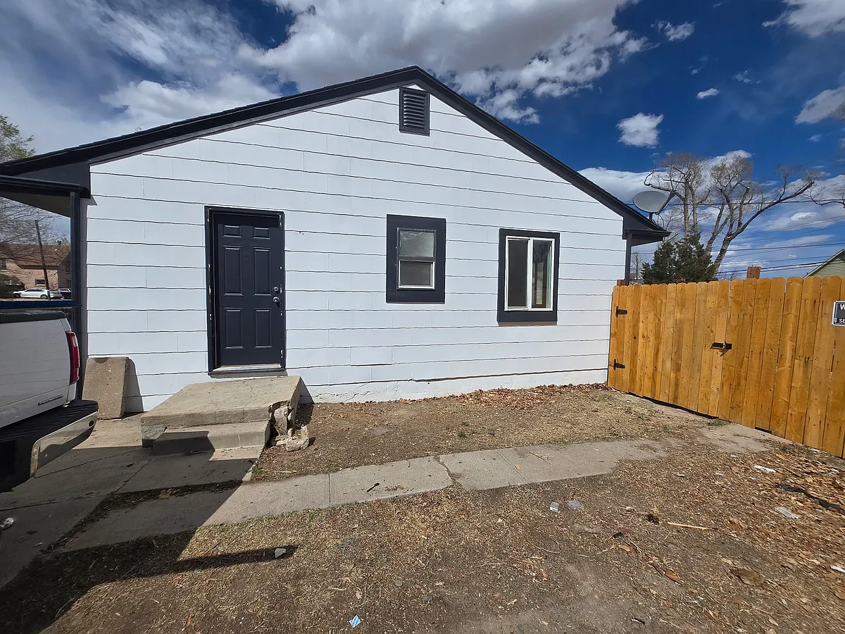Building Photo - 2504 4th Ave