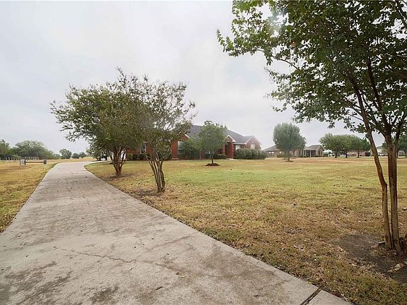 2nd image of 2300 Laneview Dr