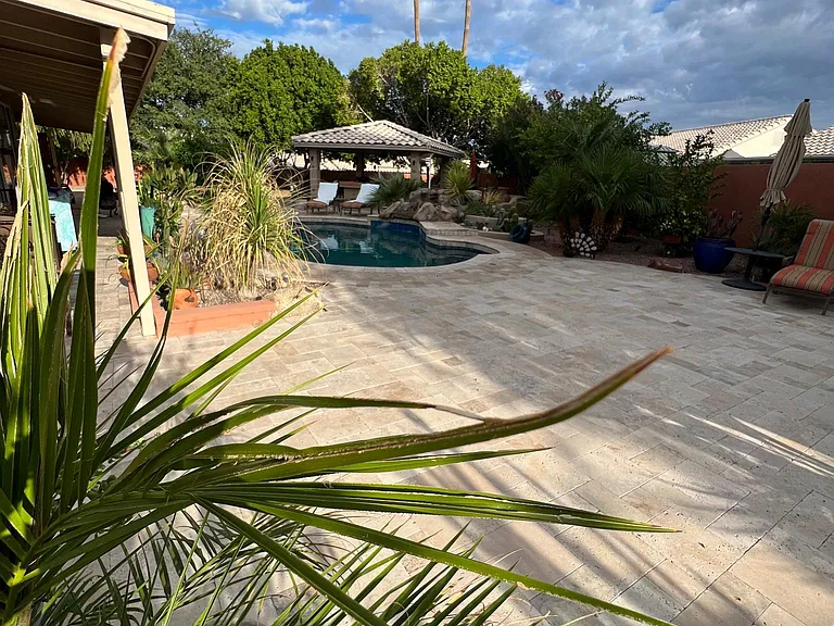 372 W Amoroso Dr — Photo 7