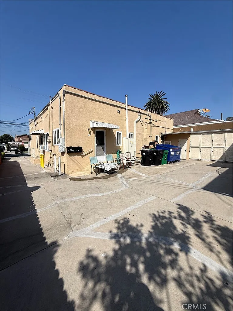 Studio, 400 sqft, $1,599 — Photo 2