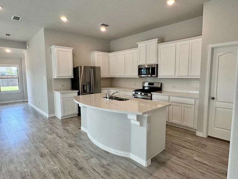 447 Prairie View Dr — Photo 5