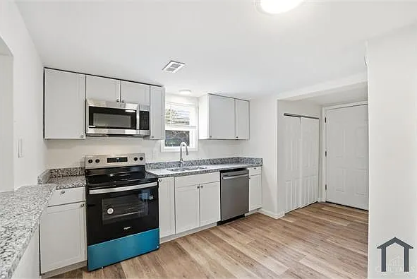 12121 3rd Ave — Photo 10