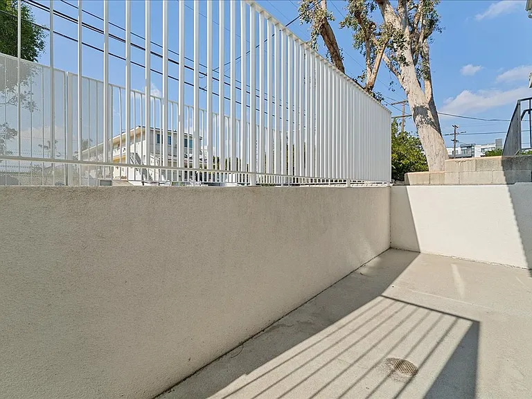 636 N. Juanita Ave, Los Angeles, CA 90004 — Photo 17