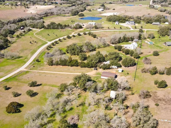 7115 Great Oak Cir, Burton, TX 77835