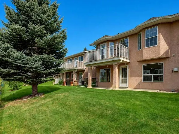 9 N Harvest Grove Grn NE, Calgary, AB T3K 4W5