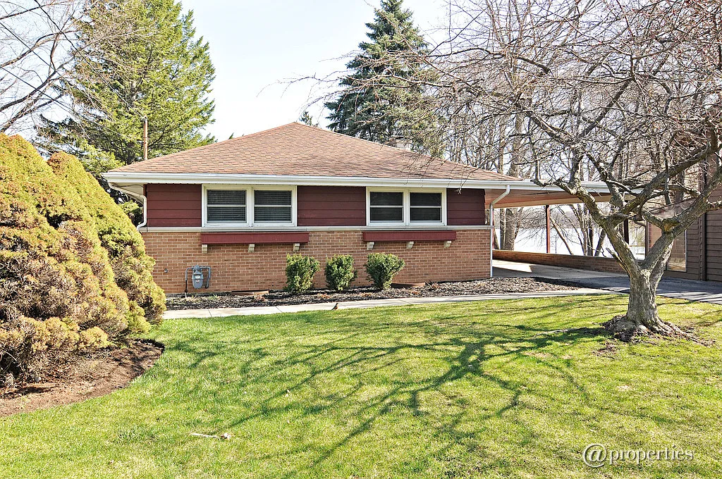 654 Lomond Dr photo 1
