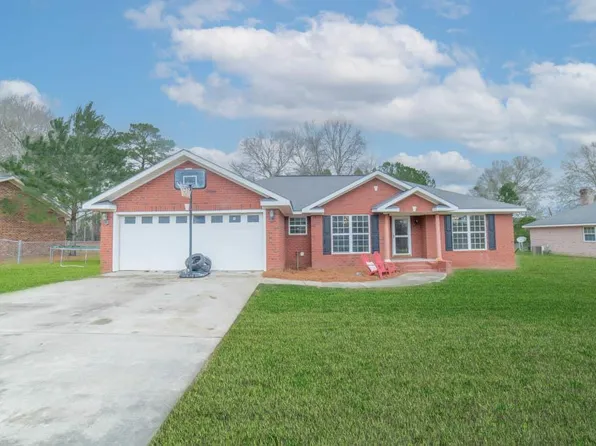 906 E Howard St, Glennville, GA 30427