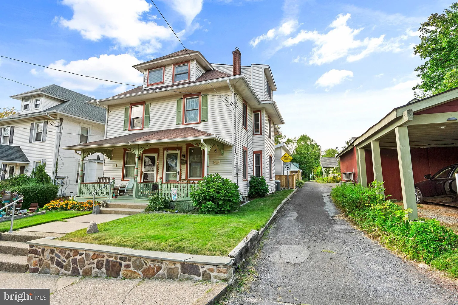 79 Hillside Ave photo 1