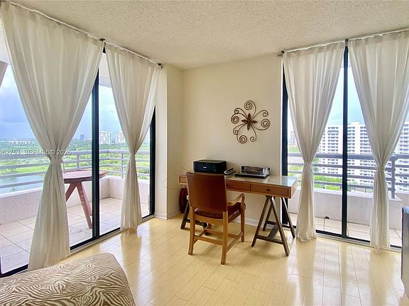 4th image of 3300 NE 191st St APT 1807
