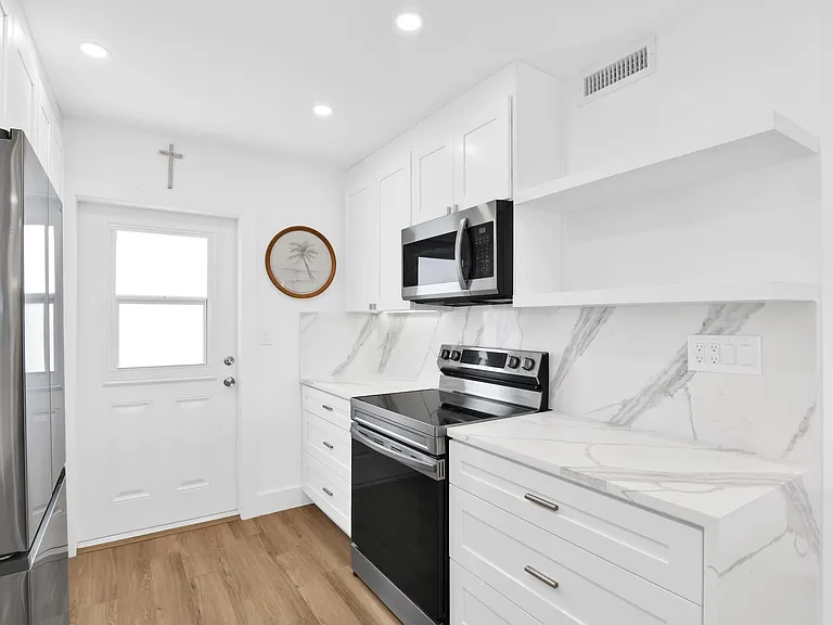 2800 NE 30th Ave #11C — Photo 23