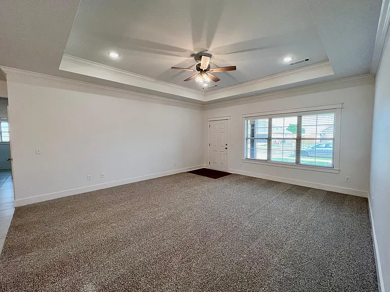 925 Sugar Pine St — Photo 3
