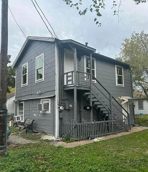 702 Rosedale St #A-B — Photo 1