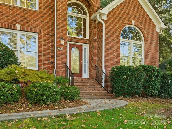 9421 Briarwick Ln, Charlotte, NC 28277
