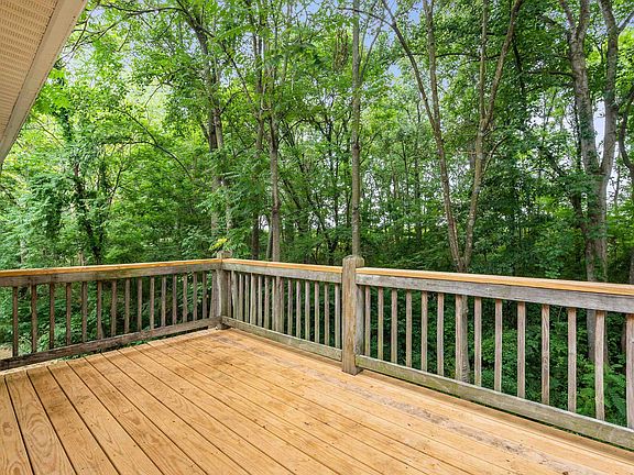 3rd image of 1900 Creekside Ct