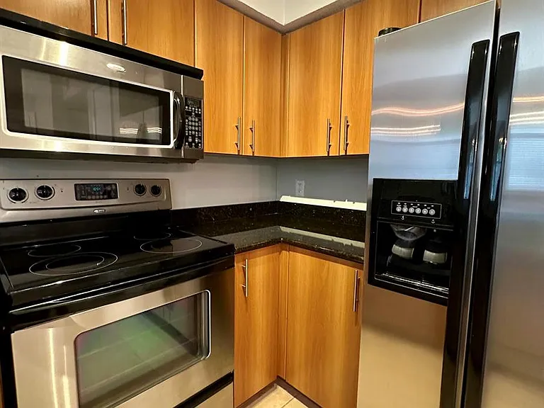 1050 Crystal Way #H — Photo 10