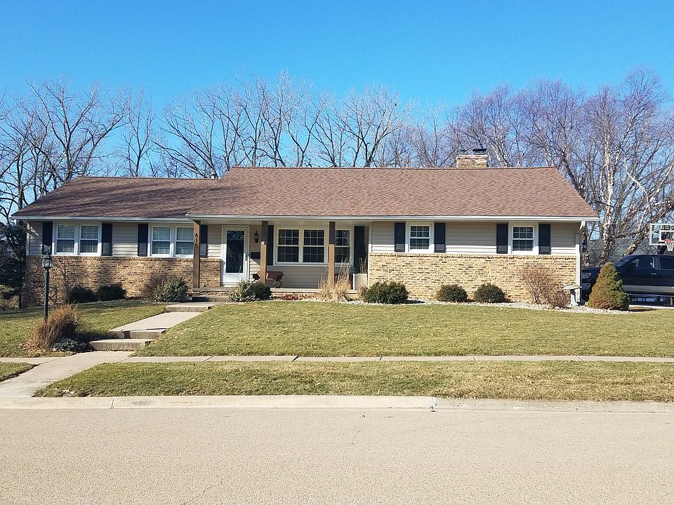 615 Yorkshire, corner lot