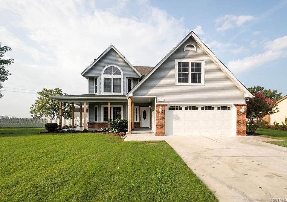 1st image of 18690 Woodbriar Ln