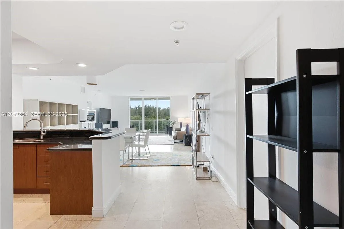 The Oaks I Condo — Photo 1