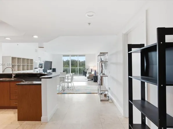 14951 Royal Oaks Ln APT 402, North Miami, FL 33181