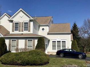 22 Mulberry Ct, Paramus, NJ 07652