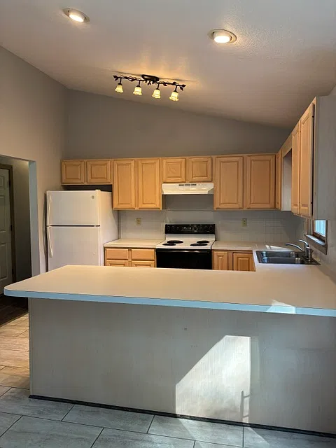 2 bed, 1080 sqft, $1,500 — Photo 4