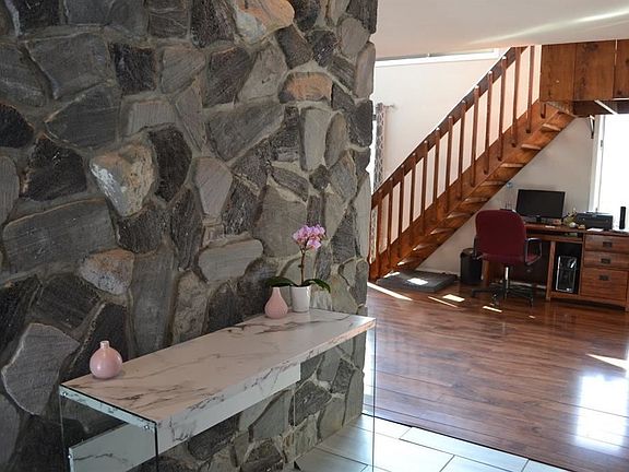 5th image of 825 Rosewood Ter