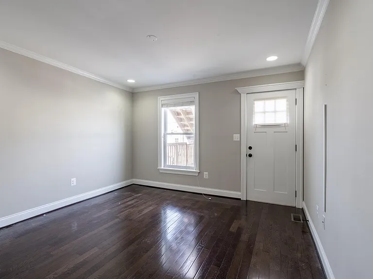 922 S Clinton St — Photo 7