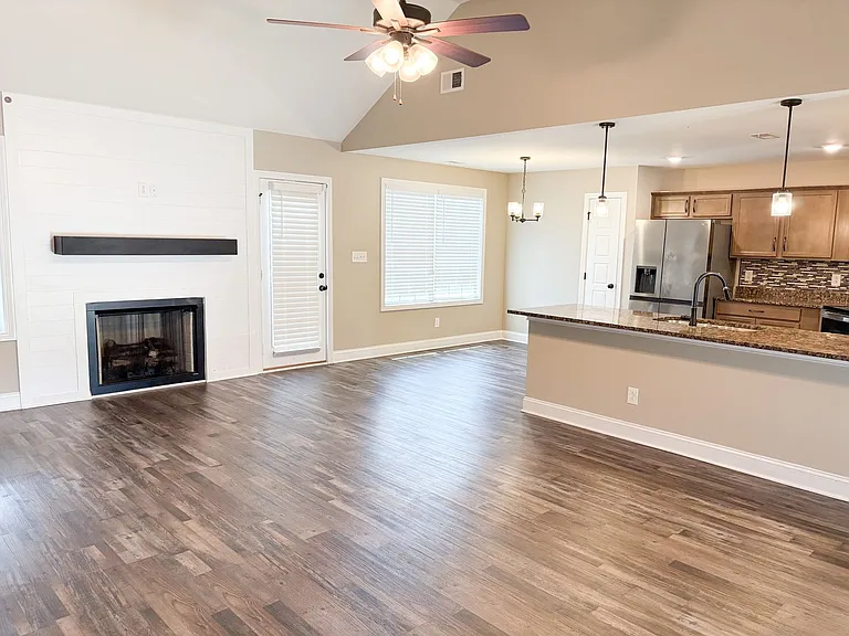 350 Dugger Dr — Photo 10