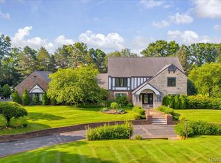 1940 Oak Pointe Dr, Rochester Hills, MI 48306