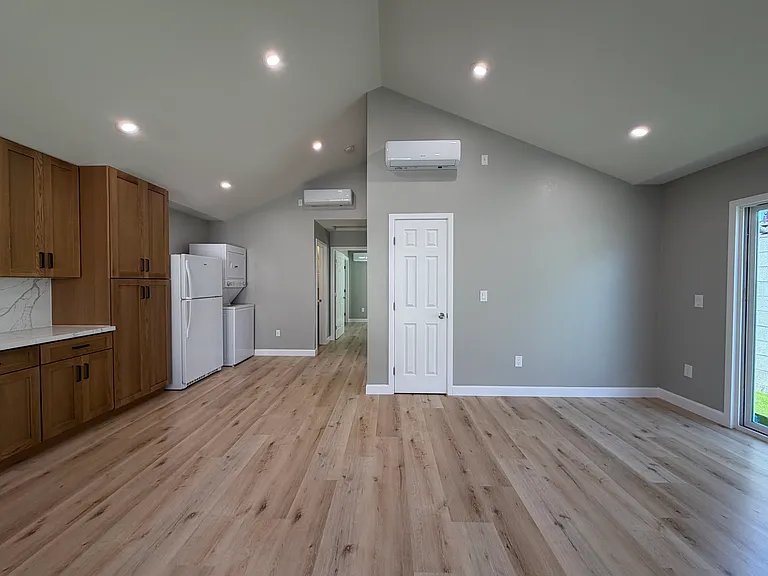 841 S Canoga St #B — Photo 2