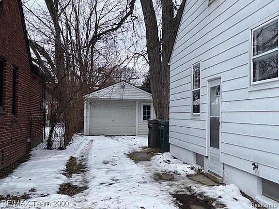 3rd image of 3346 Roosevelt St