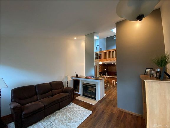 2nd image of 423 Jamestown Cir #27