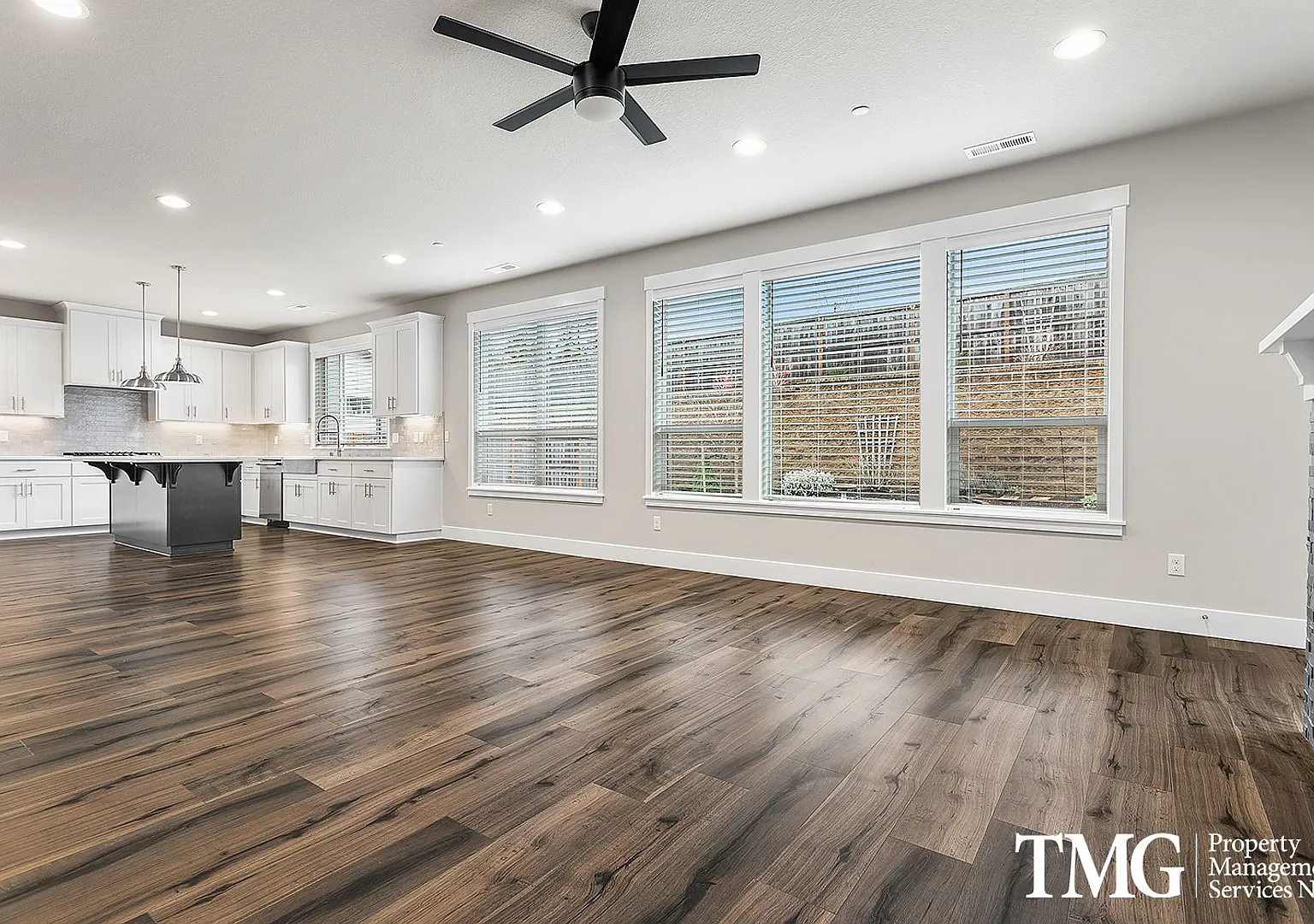 Beautiful 4-Bedroom Home in Camas with Modern Living — Photo 3