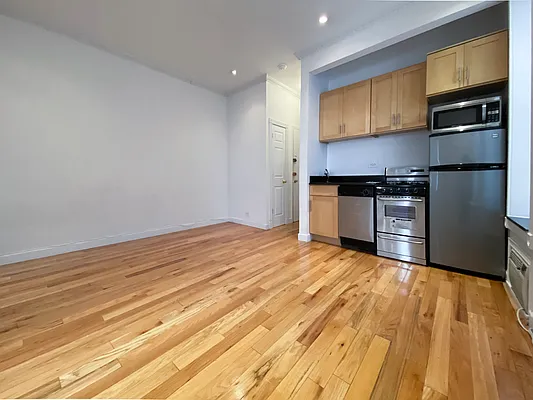 Rented by Kahen Properties | media 9