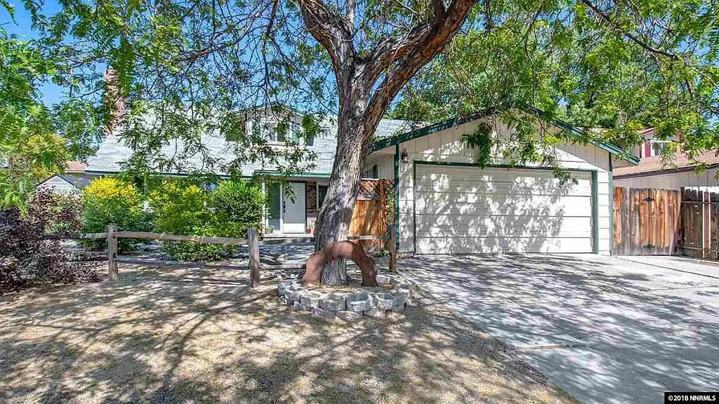 7220 Stonehouse Cir photo 1