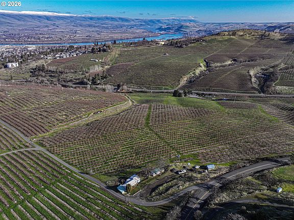 5th image of 3699 Skyline Rd