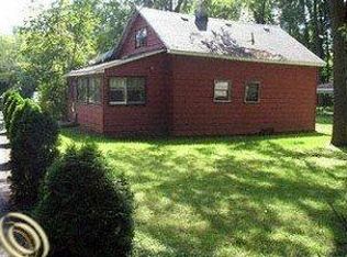 5990 Pontiac Trl, Orchard Lake, MI 48323