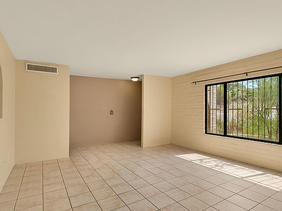 5th image of 2024 W Calle Niagara