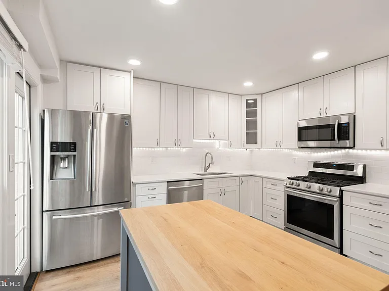 8330 Wickham Rd — Photo 16