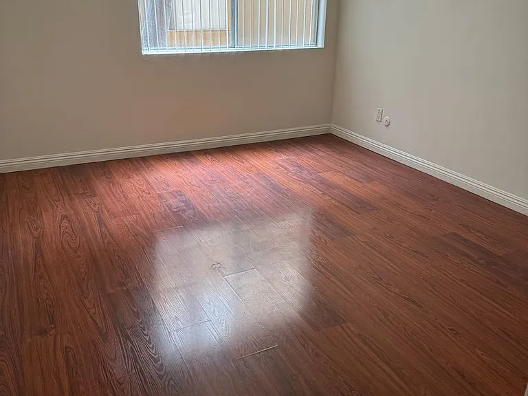 045 - Jackson Apartments — Photo 3