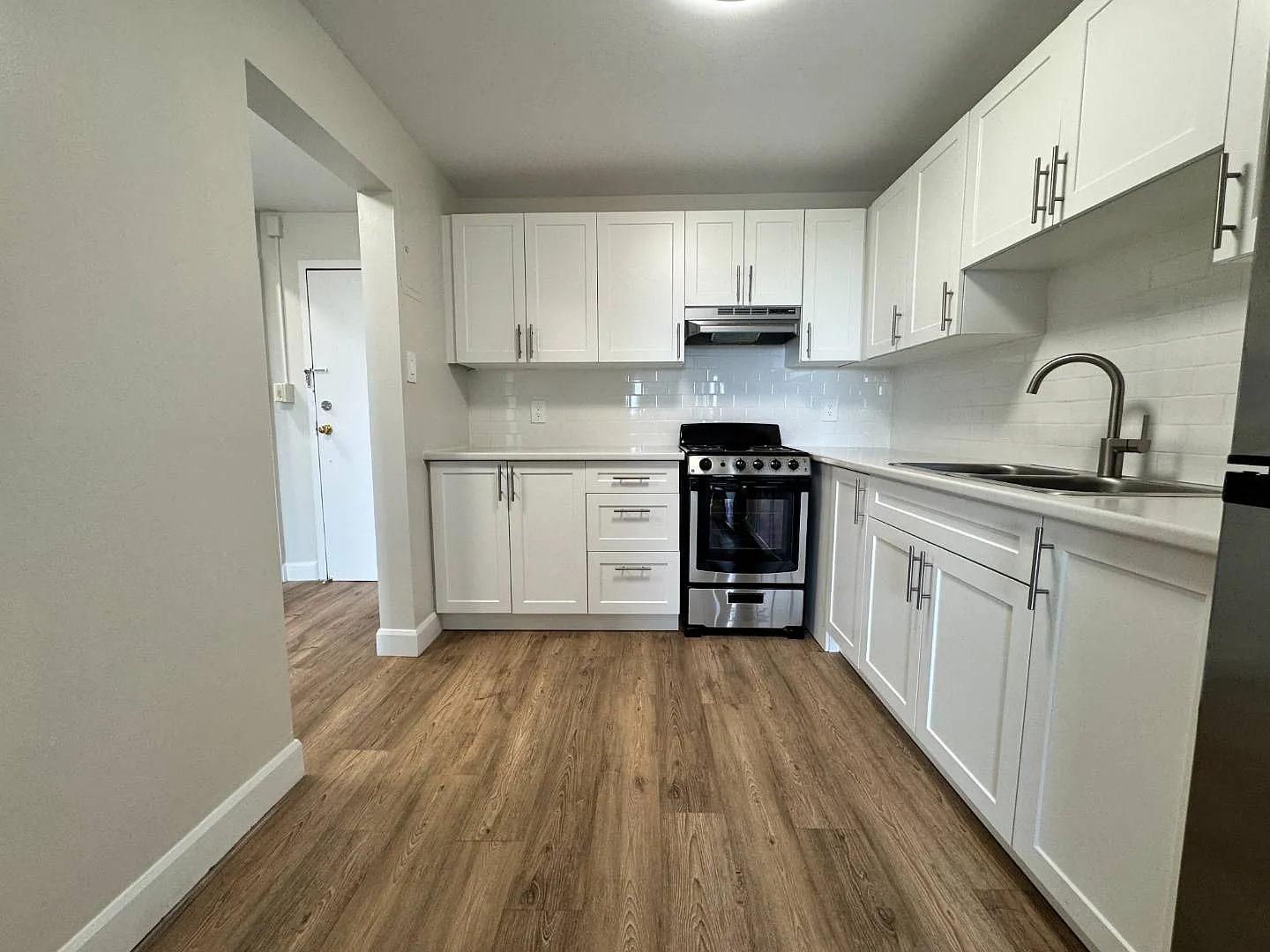 1 bedroom - 455 Sandys St Chatham ON N7L 4H2 — Photo 2