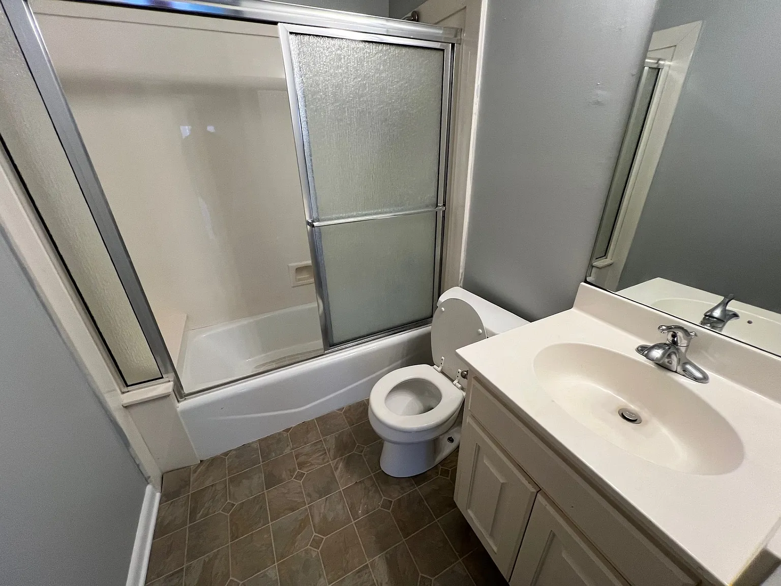 3 bed, 966 sqft, $950 — Photo 4