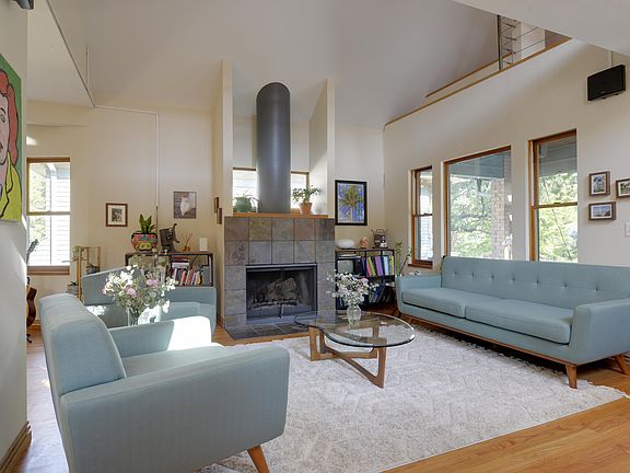 4th image of 607 Dayton Ave #2