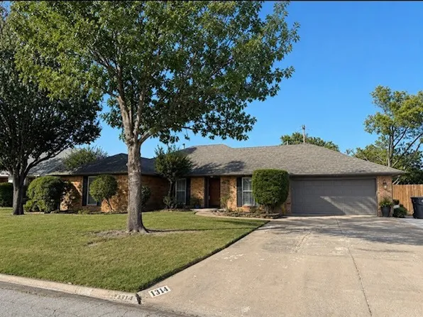 1314 Sunnylane, Ardmore, OK 73401