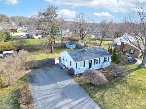 91 Diana Dr, Woonsocket, RI 02895