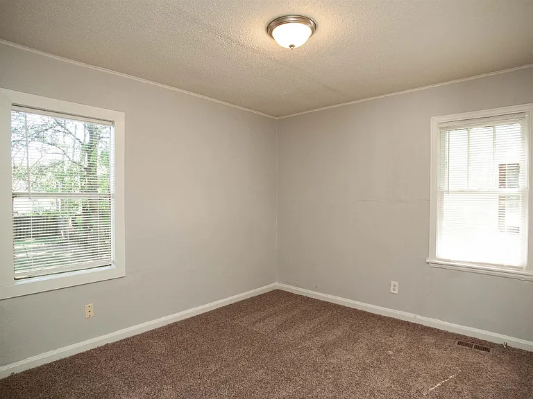 1411 S Jackson St — Photo 7