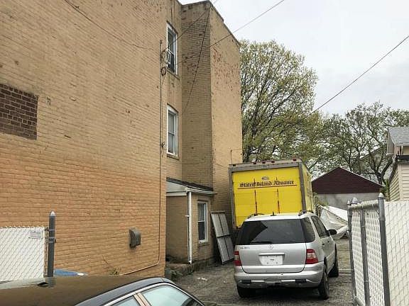 3rd image of 238 Sand Ln
