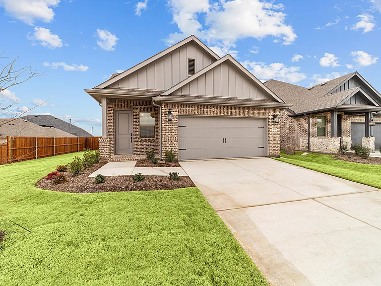 512 Sunflower Trl — Photo 1